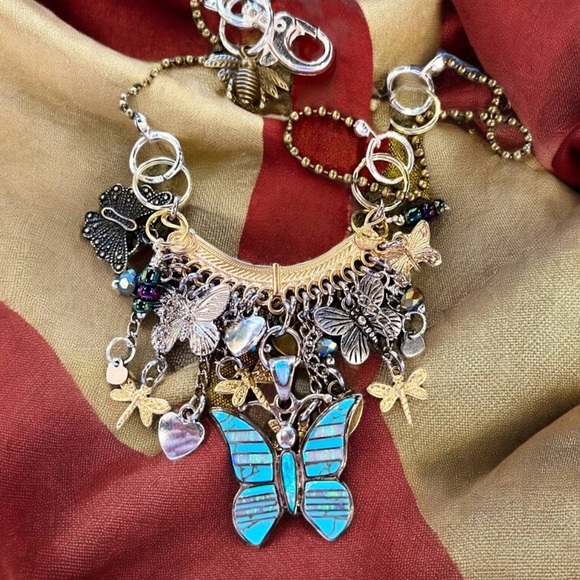 Vintage Turquoise, mother of pearl and abalone Butterfly charm necklace - Picture 3 of 17
